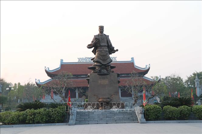 Trong ảnh: Tượng đài Thái úy Lý Thường Kiệt cao 9 mét, chất liệu đồng, trọng lượng 16 tấn, trị giá công trình 16 tỷ đồng. Ảnh: Thái Hùng- TTXVN