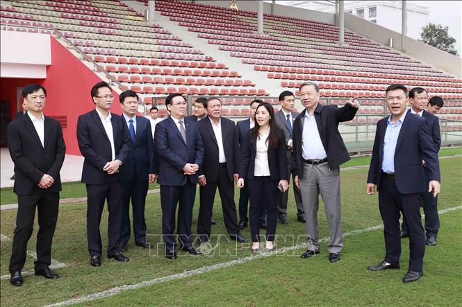 Chủ tịch Quốc hội Vương Đình Huệ thăm Trung tâm đào tạo Bóng đá trẻ PVF ...