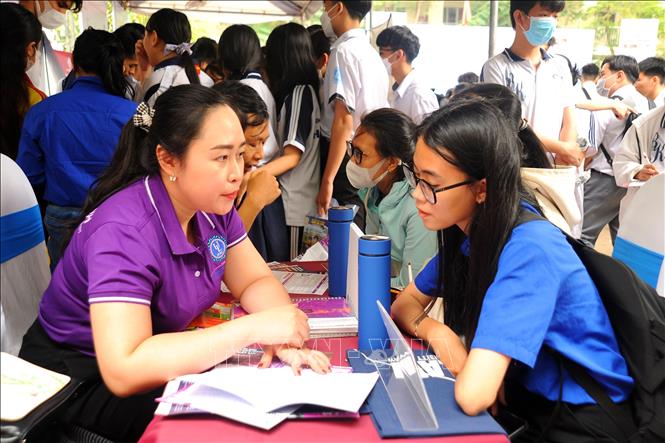 Trong ảnh: Trung tâm Dịch vụ việc làm thanh niên Thành phố Hồ Chí Minh tổ chức nhiều sàn giao dịch việc làm trong năm 2023 hỗ trợ người lao động tim việc. Ảnh: TTXVN phát
