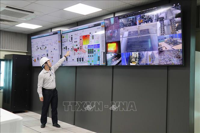 Trong ảnh: Trung tâm điều khiển tại Khu liên hợp xử lý chất thải công nghiệp, chất thải rắn sinh hoạt phát điện do Công ty Trách nhiệm Môi trường Ngôi Sao Xanh làm chủ đầu tư tại xã Phù Lãng, huyện Quế Võ, tỉnh Bắc Ninh. Ảnh: Thanh Thương - TTXVN