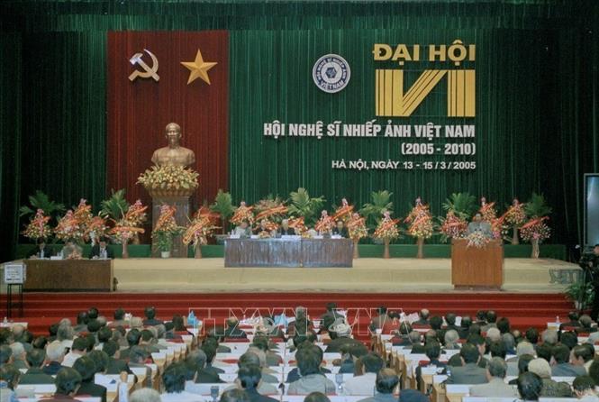 Đại hội Hội Nghệ sĩ nhiếp ảnh Việt Nam lần thứ VI, nhiệm kỳ 2005 – 2010. Ảnh: Tùng Lâm – TTXVN