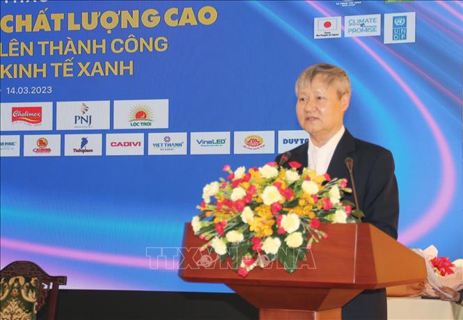 Ông Võ Tân Thành, Phó Chủ tịch Liên đoàn Thương mại và Công nghiệp Việt Nam (VCCI) đánh giá về tình hình tăng trưởng xanh trong doanh nghiệp tại tọa đàm. Ảnh: Mỹ Phương - TTXVN.