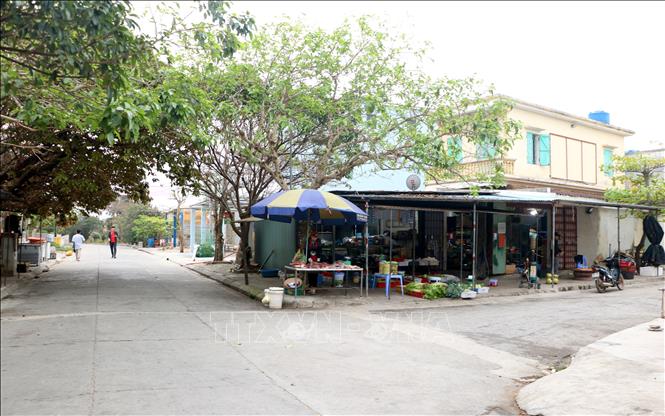 Tuyến đường chính trên huyện Bạch Long Vỹ. Ảnh: Minh Thu- TTXVN