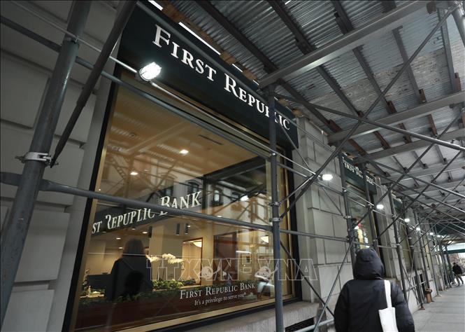 Một chi nhánh ngân hàng First Republic Bank ở Millbrae, California, Mỹ, ngày 13/3/2023. Ảnh: THX/ TTXVN