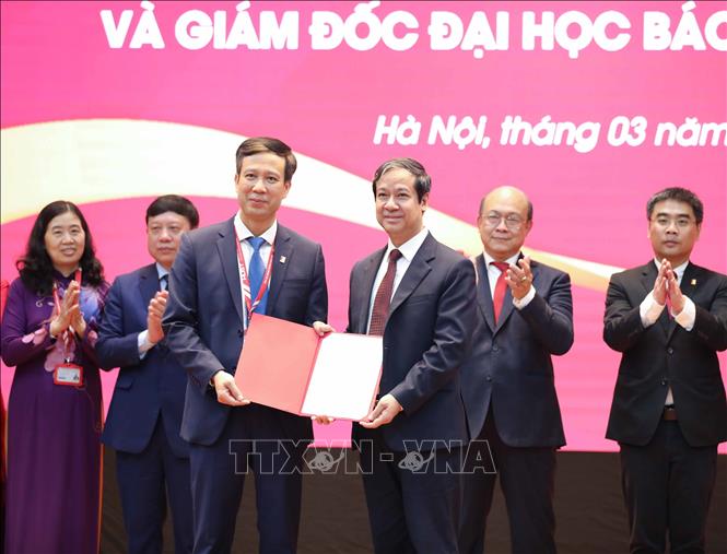 Công bố Quyết định chuyển Trường Đại học Bách khoa Hà Nội thành Đại học Bách khoa Hà Nội và trao Quyết định công nhận Hội đồng trường Đại học Bách khoa Hà Nội. Ảnh: Thanh Tùng - TTXVN