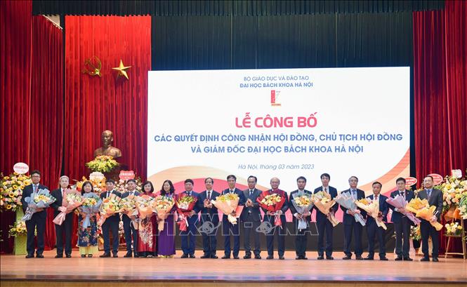 Công bố Quyết định chuyển Trường Đại học Bách khoa Hà Nội thành Đại học Bách khoa Hà Nội và trao Quyết định công nhận Hội đồng trường Đại học Bách khoa Hà Nội. Ảnh: Thanh Tùng - TTXVN