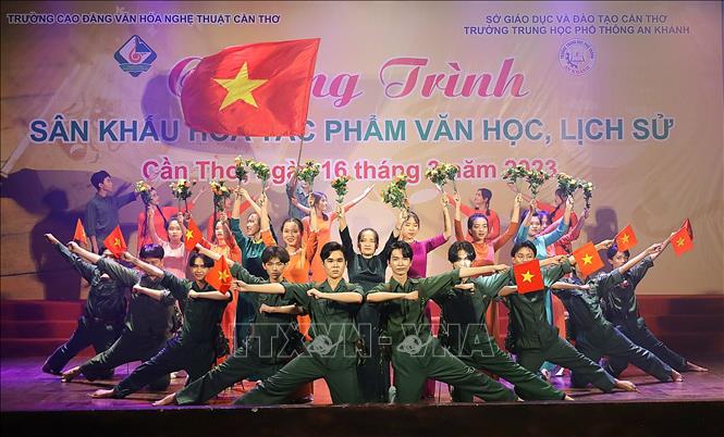 Một hoạt cảnh sân khấu hóa tác phẩm văn học, lịch sử. Ảnh: Ánh Tuyết - TTXVN