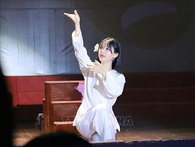 Một hoạt cảnh sân khấu hóa tác phẩm văn học, lịch sử. Ảnh: Ánh Tuyết - TTXVN