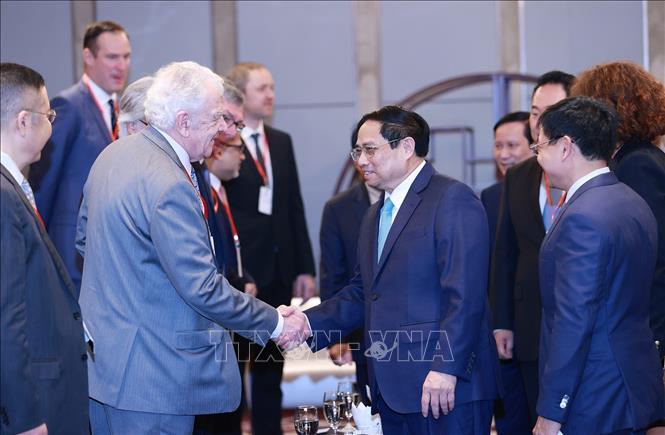 Thủ tướng Phạm Minh Chính với đại diện các tổ chức quốc tế tham dự Diễn đàn doanh nghiệp Việt Nam thường niên 2023. Ảnh: Dương Giang-TTXVN
