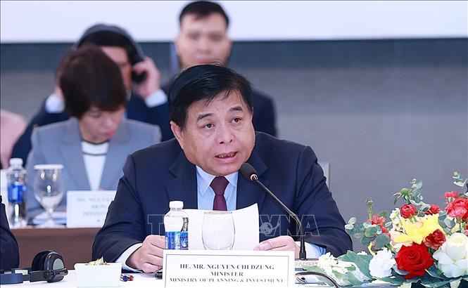 Bộ trưởng Bộ Kế hoạch và Đầu tư Nguyễn Chí Dũng phát biểu khai mạc diễn đàn. Ảnh: Dương Giang-TTXVN