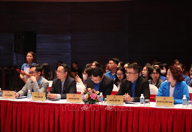 Các đại biểu tham dự buổi tọa đàm. Ảnh: Hoàng Hiếu - TTXVN 