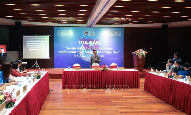Tổng biên tập Báo Nhân Dân, Phó Trưởng Ban Tuyên giáo Trung ương, Chủ tịch Hội Nhà báo Việt Nam Lê Quốc Minh tham luận về công tác chuyển đổi số ở các toà soạn. Ảnh: Nguyễn Thu Phương - TTXVN phát