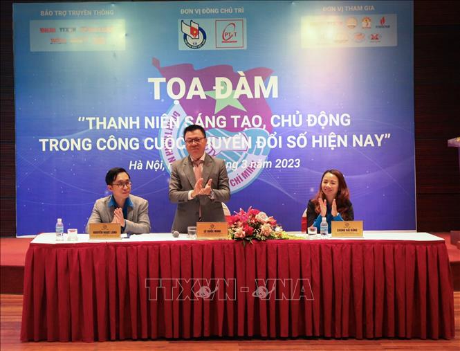 Đoàn Chủ tịch điều hành buổi tọa đàm. Ảnh: Nguyễn Thu Phương - TTXVN 