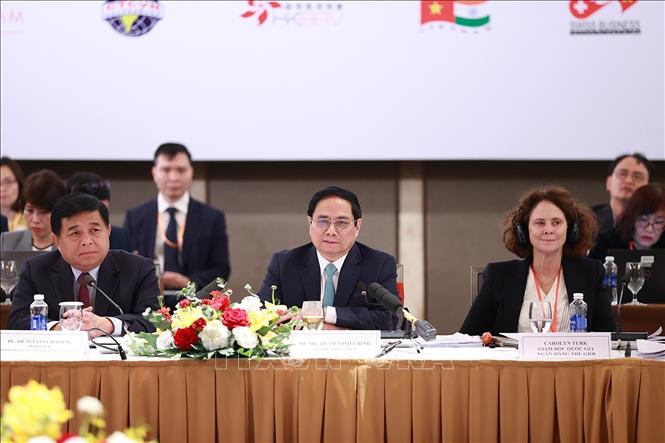 Thủ tướng Phạm Minh Chính phát biểu tại Diễn đàn doanh nghiệp Việt Nam thường niên 2023. Ảnh: Dương Giang-TTXVN
