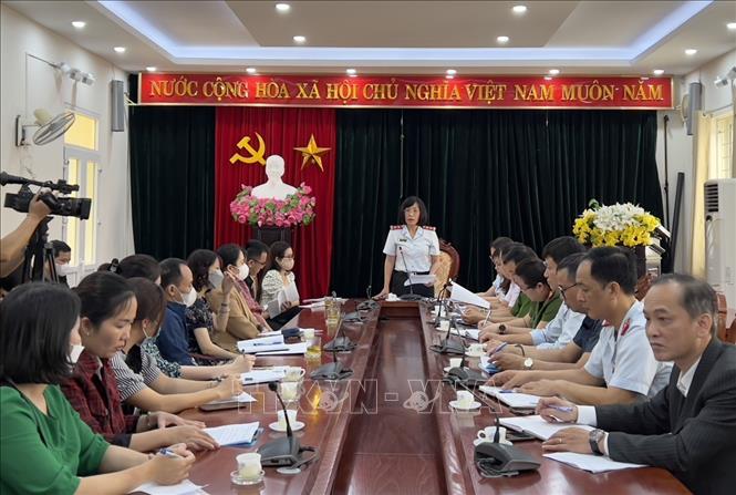Trong ảnh: Công bố quyết định thanh tra đơn vị, doanh nghiệp chậm đóng bảo hiểm xã hội. Ảnh: Mạnh Khánh-TTXVN