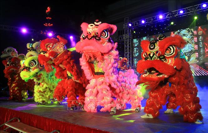 Trình diễn múa lân tại lễ khai mạc. Ảnh: Thế Duyệt – TTXVN