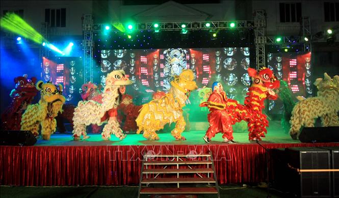 Trình diễn múa lân tại lễ khai mạc. Ảnh: Thế Duyệt – TTXVN