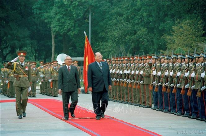 Thủ tướng Võ Văn Kiệt chủ trì Lễ đón Thủ tướng Bỉ Jean-Luc Dehaene thăm hữu nghị chính thức Việt Nam từ ngày 7-9/3/1996. Ảnh: Minh Đạo – TTXVN