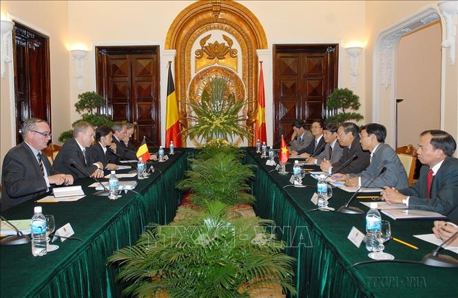 Phó Thủ tướng, Bộ trưởng Ngoại giao Phạm Gia Khiêm hội đàm với Bộ trưởng Ngoại giao Bỉ ngài Yves Leterme thăm chính thức Việt Nam (Hà Nội, 11/8/2009). Ảnh: Nhan Sáng - TTXVN