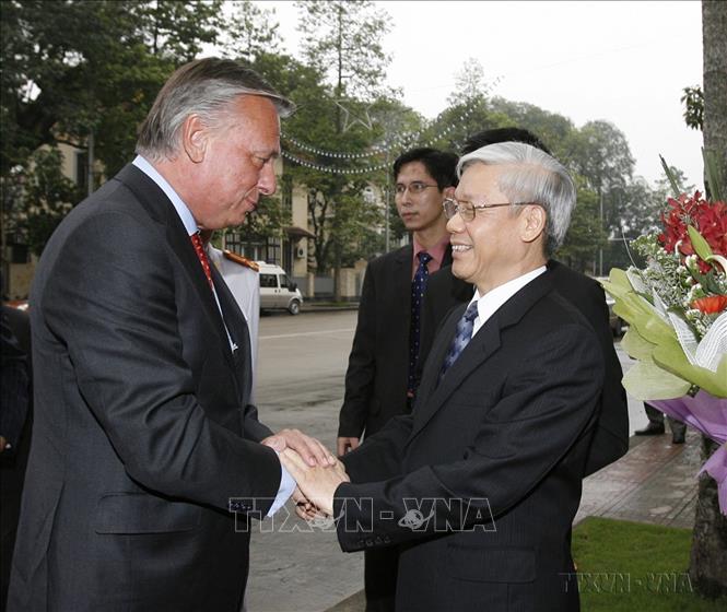 Chủ tịch Quốc hội Nguyễn Phú Trọng đón và hội đàm với Chủ tịch Hạ viện Bỉ Patrick Dewael thăm hữu nghị chính thức Việt Nam (Hà Nội, 14/4/2010). Ảnh: Trí Dũng - TTXVN
