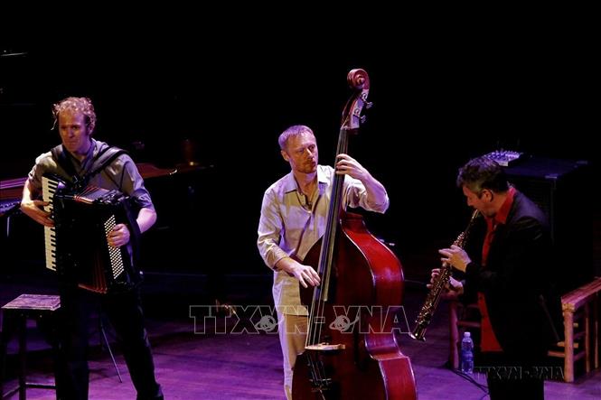 Buổi hòa nhạc jazz do nhóm Tricycle đến từ Vương quốc Bỉ biểu diễn, nhân kỷ niệm 40 năm quan hệ ngoại giao Bỉ - Việt Nam, tối 18/3/2013, tại Nhà hát lớn TP. Hồ Chí Minh. Ảnh: Thế Anh - TTXVN