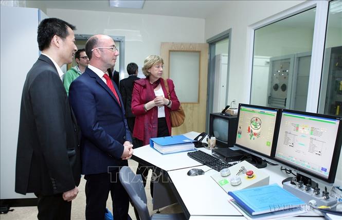 Chiều 9/4/2013, tại Hà Nội, ông Rudy Demotte, Thủ hiến vùng Wallonie - Bruxelles, Vương quốc Bỉ đến thăm và làm việc tại Bệnh viện TƯ Quân đội 108. Ảnh: Lâm Khánh - TTXVN