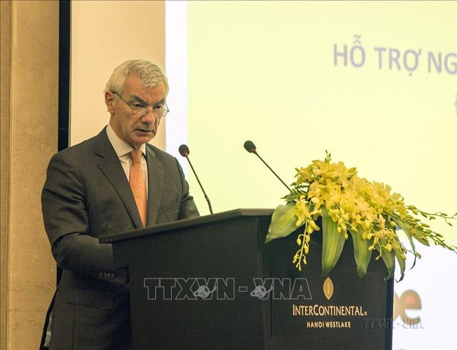 Thứ trưởng Ngoại giao Bỉ, Tổng Thư ký các vấn đề ngoại giao và các vấn đề Châu Âu Dirk Achten phát biểu tại Hội thảo hỗ trợ ngành nông nghiệp bền vững và đổi mới của Việt Nam nhân kỉ niệm 40 năm Hợp tác phát triển giữa hai nước (Hà Nội, 23/11/2017). Ảnh: Hoàng Hùng - TTXVN