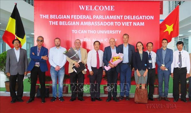 Ngày 9/3/2019, Phái đoàn Nghị viện Vương quốc Bỉ và Đại sứ Bỉ tại Việt Nam thăm và làm việc với Đại học Cần Thơ về hợp tác phát triển nguồn nhân lực trong lĩnh vực giáo dục, về vấn đề nguồn nước và nông nghiệp công nghệ cao. Ảnh: Ánh Tuyết - TTXVN