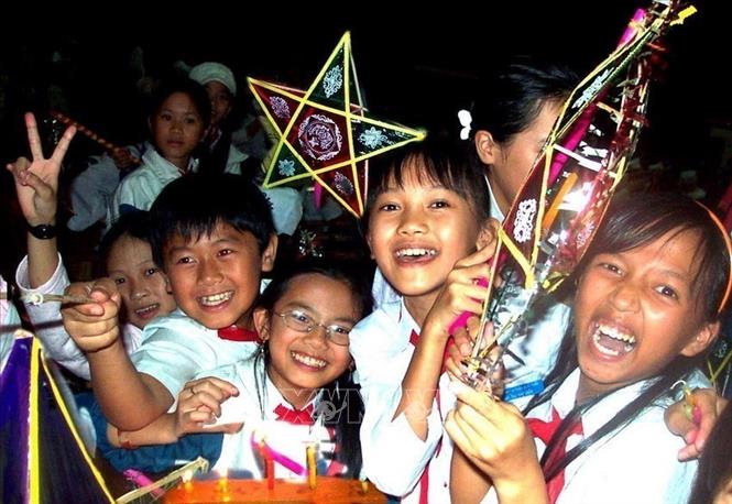 Children in the Central Highlands province of Gia Lai celebrate the mid-Autumn festival. VNA Photo