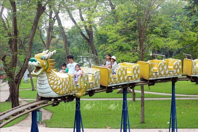 Children play at the Thong Nhat Park in Hanoi. VNA Photo
