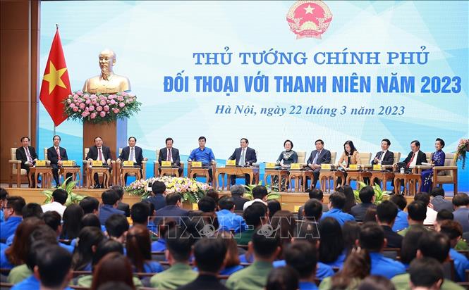 Prime Minister Pham Minh Chinh chairs a dialogue with the youth in Hanoi on March 22. VNA Photo: Dương Giang 