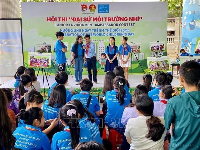 Học sinh Thành phố Hồ Chí Minh tham gia Hội thi “Đại sứ môi trường nhí”. Ảnh: Hồng Giang - TTXVN