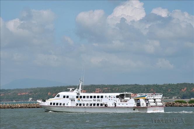 Tàu Superdong Phú Quý 1 từ thành phố Phan Thiết ra đảo Phú Quý. Ảnh: Hồng Hiếu - TTXVN