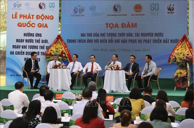 Trong ảnh: Toạ đàm vai trò của khí tượng thuỷ văn, tài nguyên nước trong thích ứng với biến đổi khí hậu. Ảnh:Trọng Đạt - TTXVN