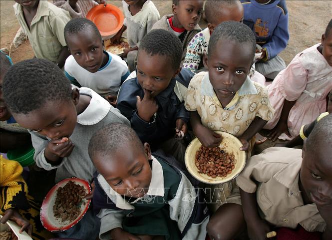 (Tư liệu) Trẻ em tại một trường học ở Zimbabwe. Ảnh: AFP/ TTXVN