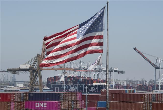 Quang cảnh cảng hàng hóa Long Beach, California, Mỹ. Ảnh: AFP/ TTXVN