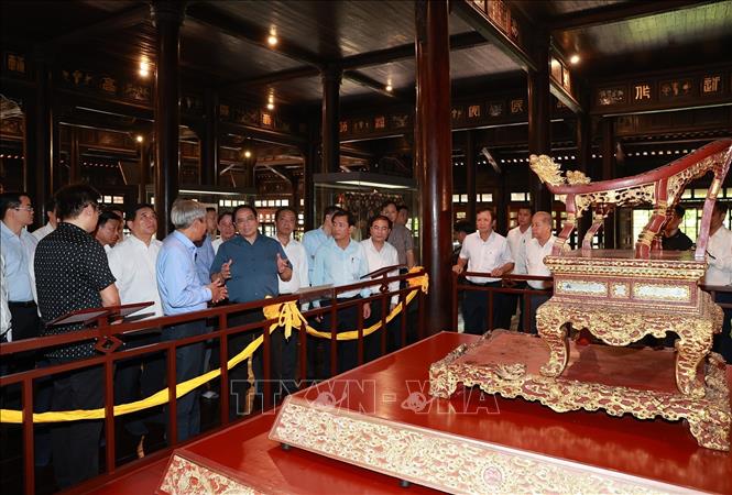 Thủ tướng Phạm Minh Chính thăm Bảo tàng Cổ vật Cung đình Huế. Ảnh: Dương Giang-TTXVN
