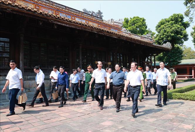 Thủ tướng Phạm Minh Chính thăm Bảo tàng Cổ vật Cung đình Huế. Ảnh: Dương Giang-TTXVN
