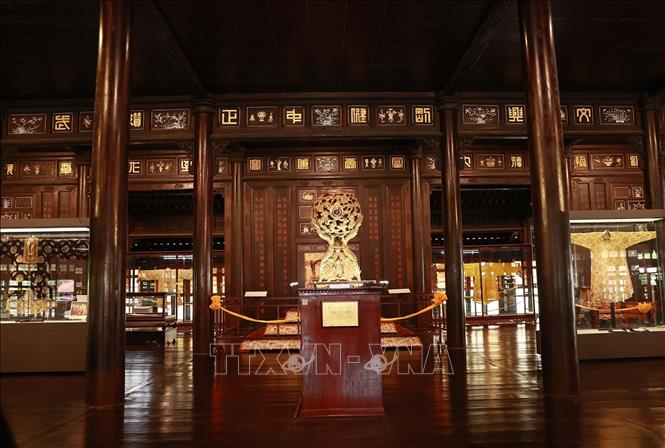 Quả cầu cửu long sơn thời Nguyễn lưu trữ tại Bảo tàng Cổ vật Cung đình Huế. Ảnh: Dương Giang-TTXVN