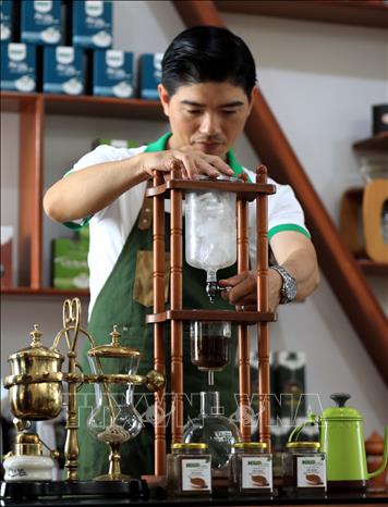 A barista makes Dutch cold brew coffee. VNA Photo: Nhật Anh 
