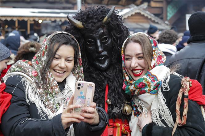 Người dân tham gia một lễ hội ở Moskva, Nga, ngày 26/2/2023. Ảnh: THX/ TTXVN