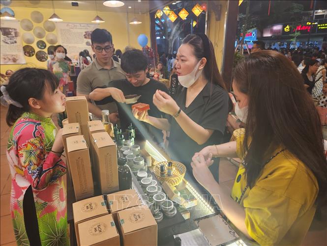 The street will take use of business services to establish an area that caters to the demands of nightlife. VNA Photo: Mai Trang