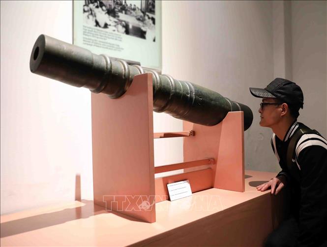 A cannon of the Later Le Dynasty, dating back to the 17th century. VNA Photo: Thanh Tùng 