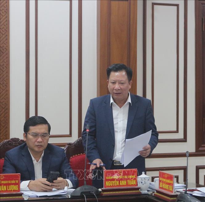 Giám đốc Sở Tài chính tỉnh Hà Nam Nguyễn Anh Tuấn báo cáo kết quả thực hiện Nghị quyết số 07-NQ/TU ngày 9/7/2021 của Ban Thường vụ Tỉnh ủy về tăng cường sự lãnh đạo của Đảng đối với công tác quản lý thu, chi ngân sách nhà nước giai đoạn 2021-2025. Ảnh: Thanh Tuấn - TTXVN