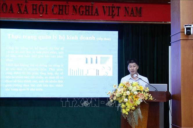 Trong ảnh: Đại diện Phòng Kinh tế Quận 1 giới thiệu giải pháp “Ứng dụng hệ thống thông tin địa lý (Webgis) quản lý hộ kinh doanh theo thời gian thực”. Ảnh: Tiến Lực – TTXVN