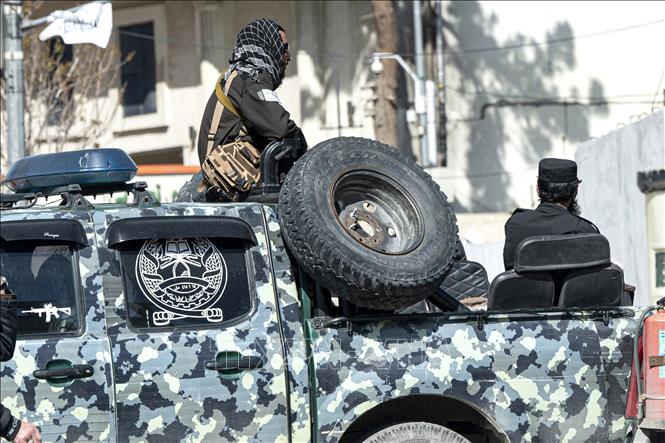 Lực lượng an ninh Taliban được triển khai gần hiện trường vụ tấn công ở Kabul, Afghanistan ngày 27/3/2023. Ảnh: AFP/TTXVN