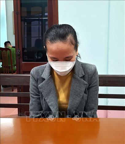 Bà Hồ Thị Hương Loan tại Cơ quan Cảnh sát điều tra Công an tỉnh Quảng Trị. Ảnh: Nguyên Linh-TTXVN
