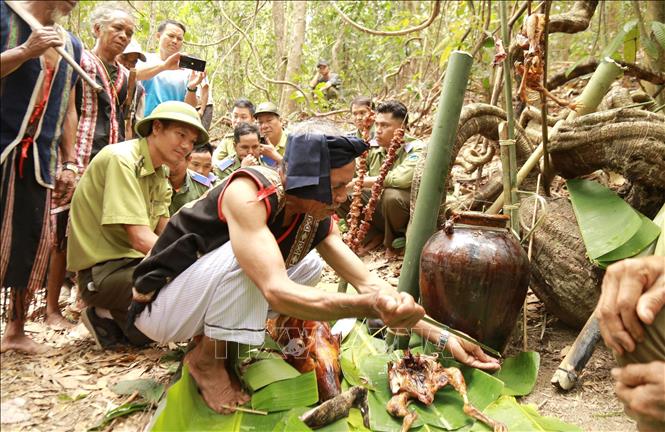The forest worshipping ceremony is a gathering occasion for villagers. VNA Photo: Quang Thái