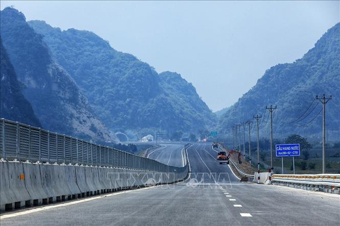 Các hạng mục trên tuyến cao tốc Mai Sơn - Quốc lộ 45 cơ bản đã được hoàn thành. Ảnh: Tuấn Anh - TTXVN