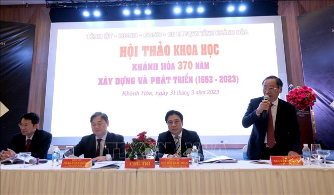 Các đại biểu chủ trì hội thảo. Ảnh: Đặng Tuấn – TTXVN 

